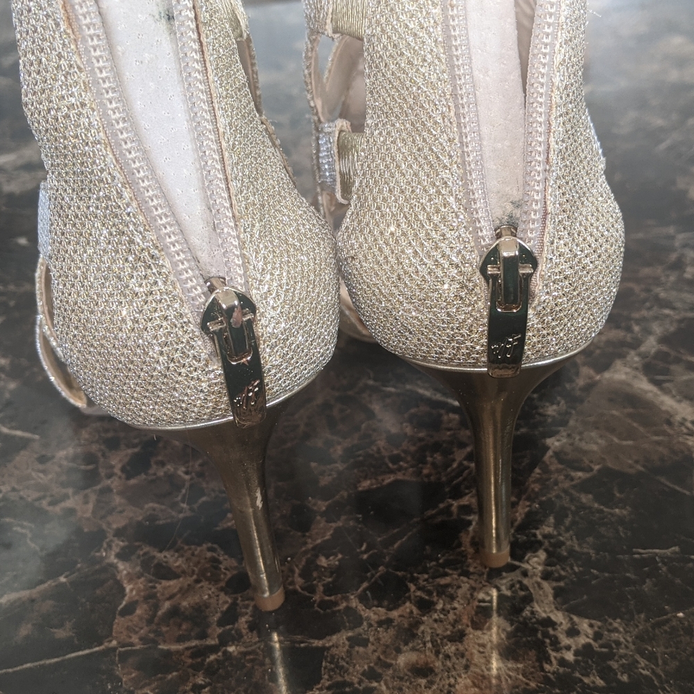 Gold heel